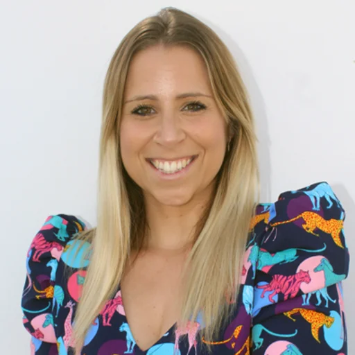 Tania Martín - Administration and Operations